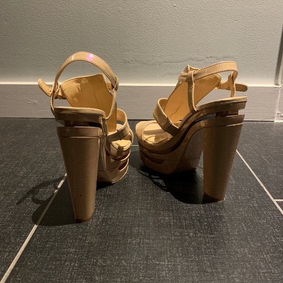 Gianni Bini Calypso Iridescent Nude Platforms - Picture 5 of 8